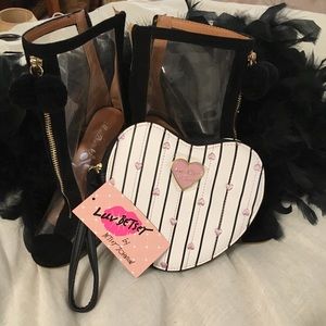 🔥Hot item!!🔥Betsey Johnson wallet😍